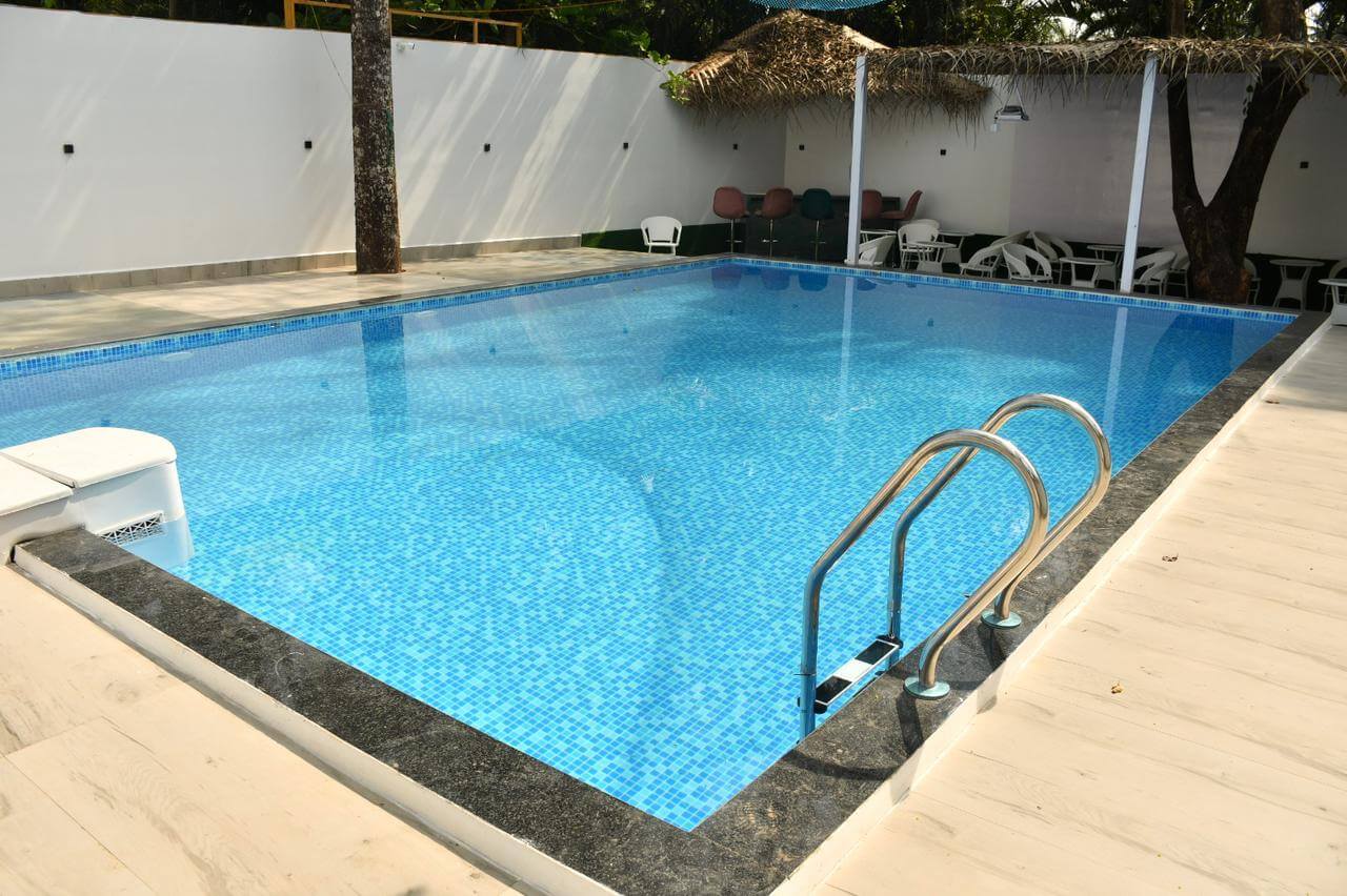 A tranquil swimming pool, perfect for unwinding and enjoying a refreshing dip on a hot Goan summer day.